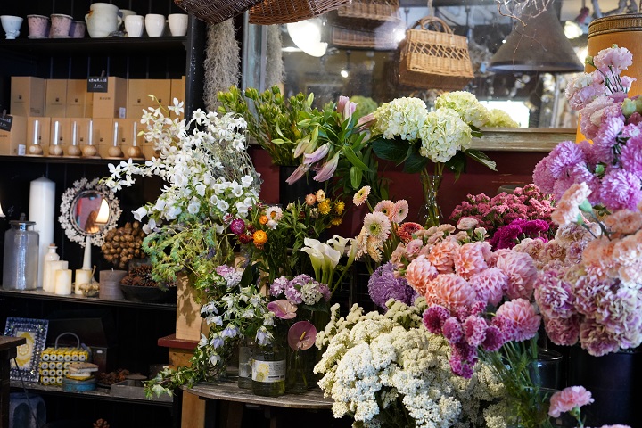目指したのは パリの街角にある花屋さん La France ラ フランス 暮らしとおしゃれの編集室