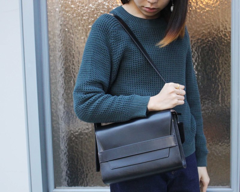 日常使いのクラシック感 「ViN」のフラップショルダーバッグ | 暮らし  