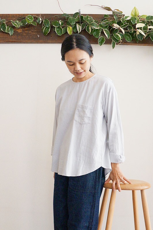 新しい定番であり続けるシャツとワンピース 暮らしとおしゃれの編集室