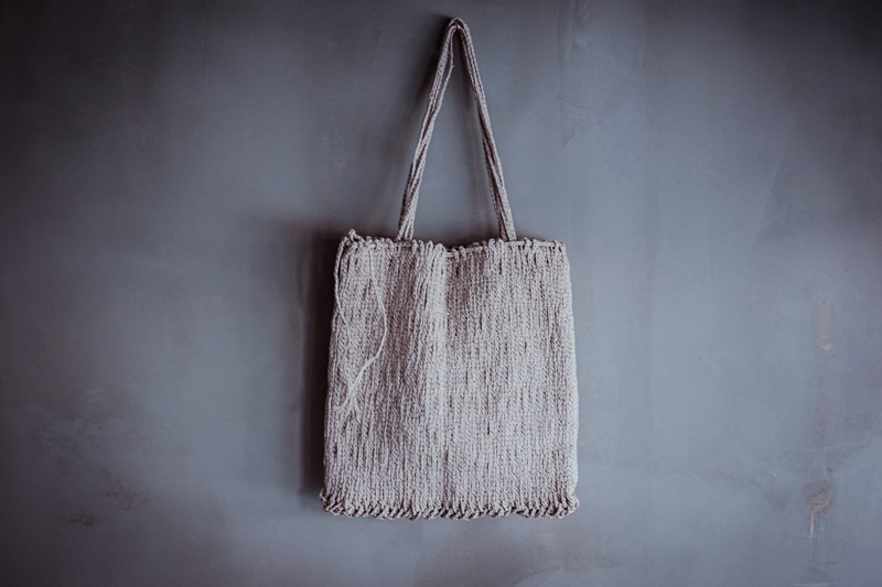 和紙や牛革を使用した縄文編みバッグの展示会が大岡山「岡の」で 