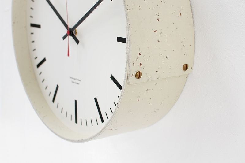 身近な建築素材で作られた「ランドスケーププロダクツ」のWall Clock 